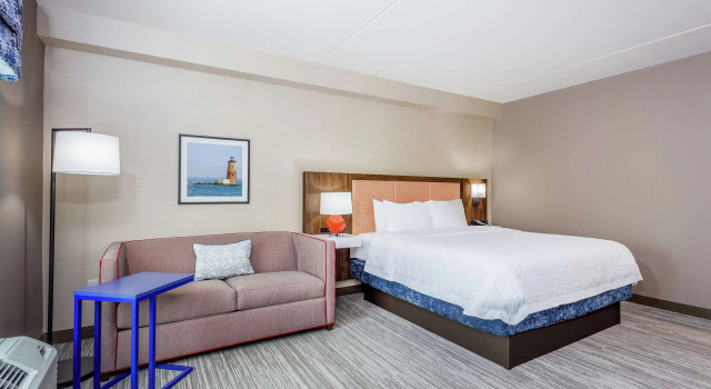 Hampton Inn & Suites Kittery-Portsmouth, Забронировать Отель Киттери штат Мэн, рядом с Музей истории и мореходства Киттери