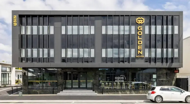 Golden Hotel, Забронировать Отель Риккартон 