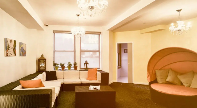 Q4 Hotel & Hostel