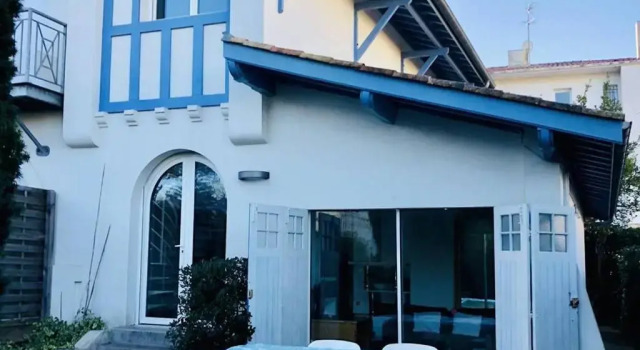 Maison conviviale à Arcachon-le-Moulleau, à 150m de la plage, jardin, parking, 2 chambres - FR-1-433-64, Забронировать Отель Отели Бассен-д'Аркашон с парковкой, Парковка