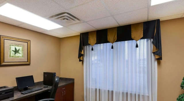 Comfort Suites University