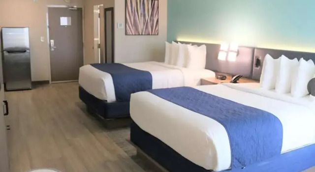 Четырёхместный номер Standard с красивым видом из окна Best Western Aku Tiki Inn