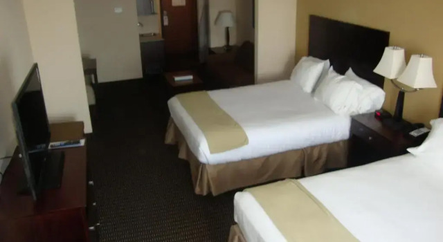 Четырёхместный номер Standard Holiday Inn Express & Suites Sidney by IHG