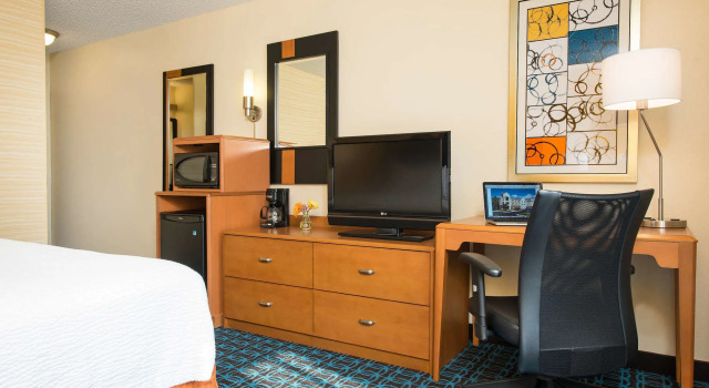 Fairfield Inn & Suites by Marriott Bloomington, Забронировать Отель Блумингтон Индиана