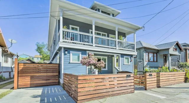Коттедж Sunny Oakland Retreat w/ Patio & Cute Garden!