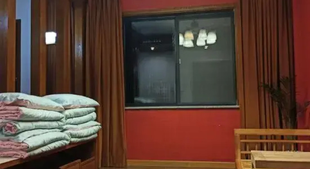 Haikou 13 March swimming pool b&B, Book Bed and Breakfast Meilan 