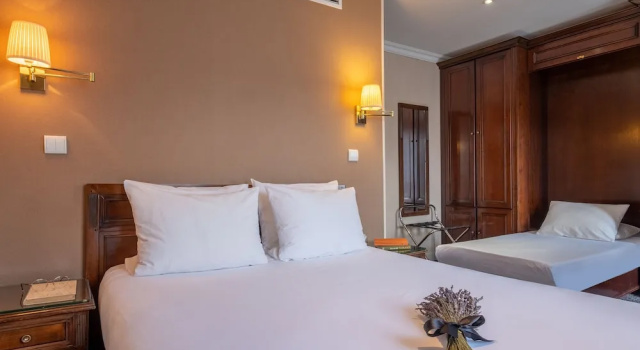 Четырёхместный семейный номер Standard с 2 комнатами Hotel London