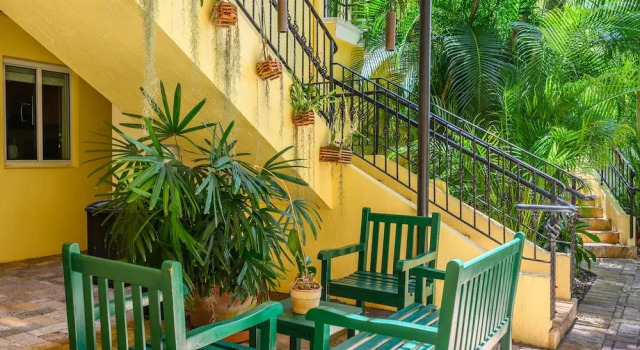 The S Of Las Olas Canal-front Patio & Pool 1 Bedroom Hotel Room