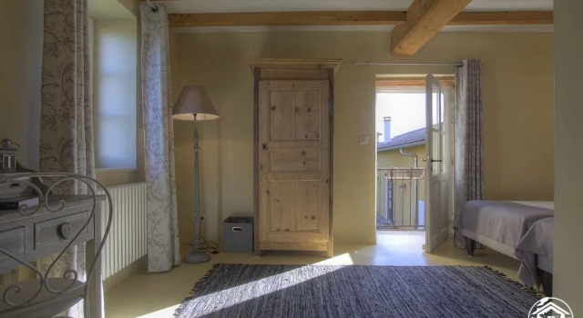 Четырёхместный семейный номер Standard с балконом B&B La Cerisaie