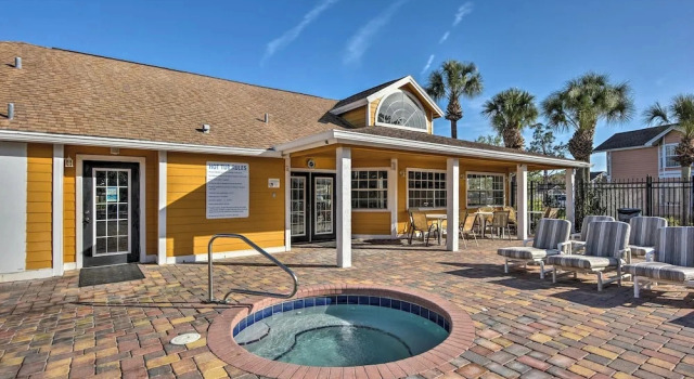 Апартаменты с 3 комнатами с балконом Family Escape w/ Pool Access: 7 Mi to Disney!