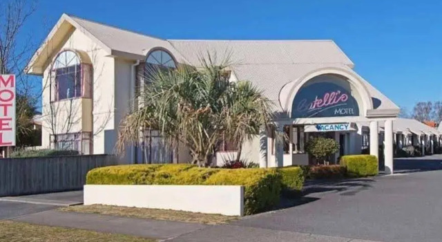 Catellis of Taupo, Boek Motel Taupo 