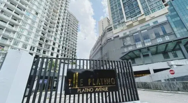 PLATINO SERVICE APARTMENT, 2BR Family Suite, Next to Paradigm mall JB with Big Patio & Pool Access