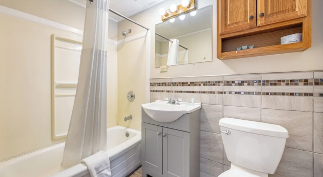 Четырёхместный номер Comfort с видом на горы City Center Motel