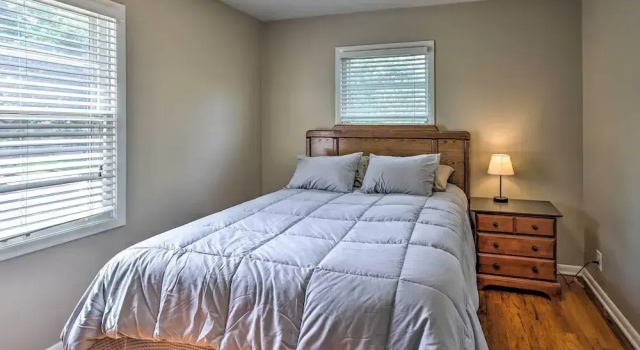Family-friendly Omaha Home ~ 5 Mi to Dtwn!, Book Feriehus Omaha Nebraska
