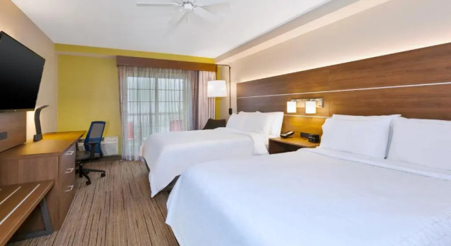 Двухместный номер Deluxe Holiday Inn Express Hotel & Suites Petoskey by IHG