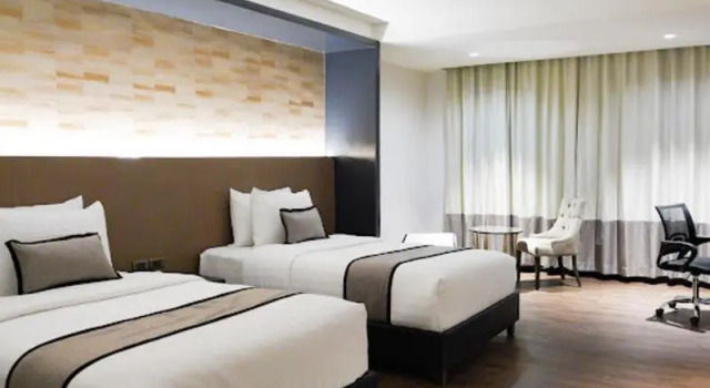 Двухместный номер Deluxe MetroCentre Hotel
