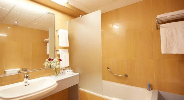 Полулюкс Invisa Hotel La Cala