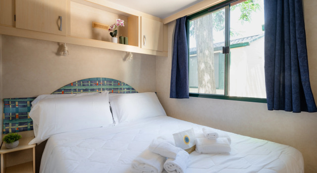Club Del Sole Stork Family Collection