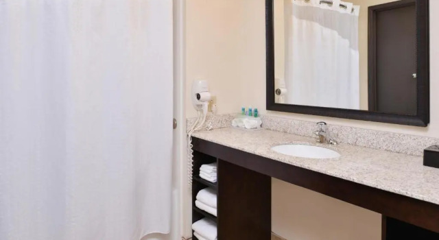 Люкс Holiday Inn Express & Suites Emporia Northwest by IHG