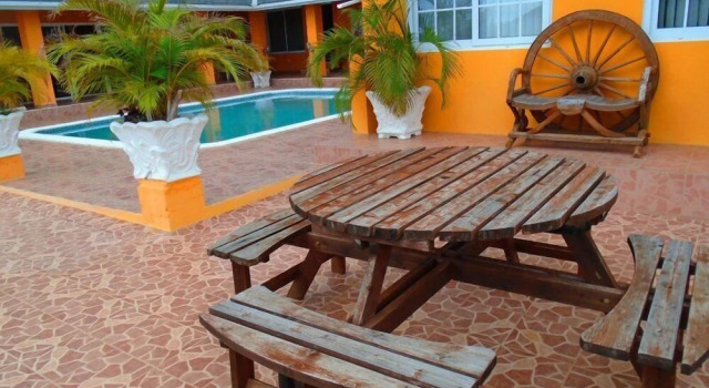 Palm Tree Villas, Boek Pension Whitehouse 