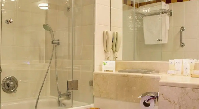 Люкс с балконом и с видом на сад Royal Garden by Isrotel Collection