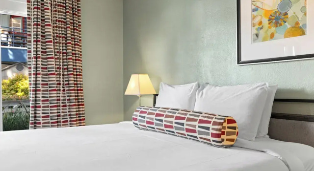 Семейный люкс Marina Village Inn