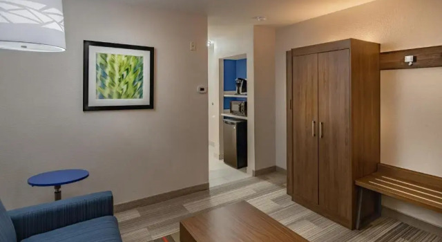 Люкс Holiday Inn Express & Suites N Waco Area - West by IHG