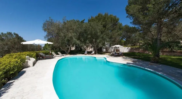 188 Trulli Con Piscina A Ceglie Messapica