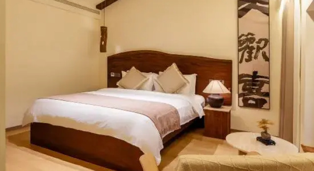 Люкс c 1 комнатой Yuncijian Private Hot Spring Homestay (Emeishan Baoguo Temple Tourist Center)
