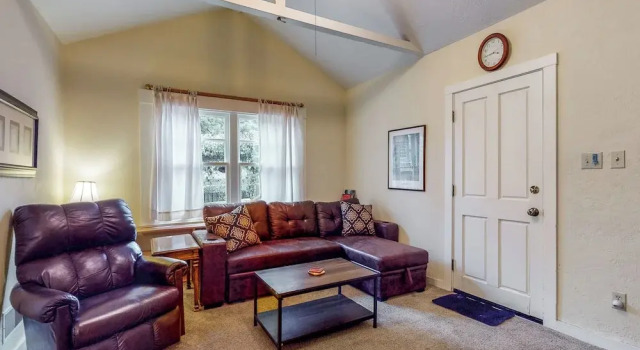 Коттедж Forbestown Carriage House in the Heart of Dtwn