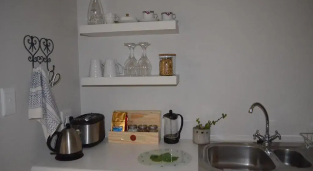 Студия Two Vines Romantic Guest Studio (Adults Only)