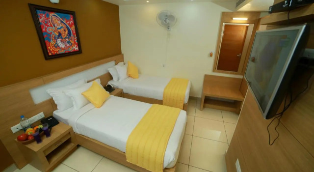 Treebo Sree Varshavilas Regency, 500 Mtrs From Guruvayoor Temple, Забронировать Отель Отели штата Кералы с парковкой, Парковка