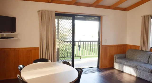 Номер Standard с 2 комнатами с видом на воду Cohuna Waterfront Holiday Park