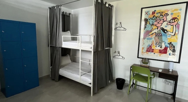 Кровать в общем номере (женский номер) Nomada Beach Hostel- Isla Verde