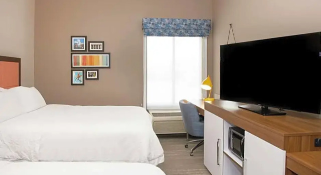 Четырёхместный люкс Hampton Inn Cleveland-Solon