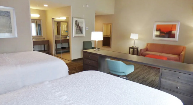 Четырёхместная студия Hampton Inn & Suites Pensacola/I-10 Pine Forest Road
