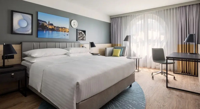 Двухместный клубный номер Standard Basel Marriott Hotel
