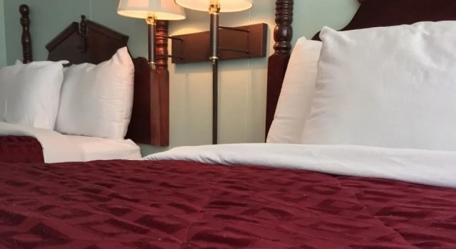 Greenbrier Inn, Забронировать Отель Отели Table Rock Lake с парковкой, Парковка