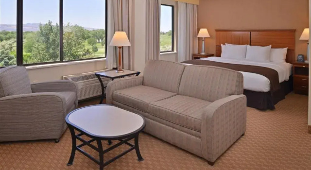 Полулюкс с красивым видом из окна DoubleTree by Hilton Grand Junction