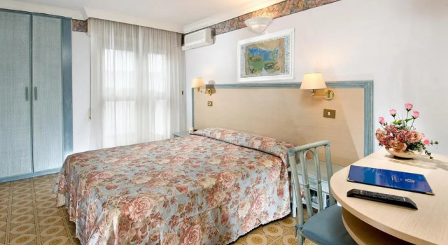 Hotel Giovanella, Забронировать Отель Отели Беллария-Иджеа-Марина 3 звезды, 3*