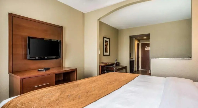 Люкс Comfort Suites Near Texas State University