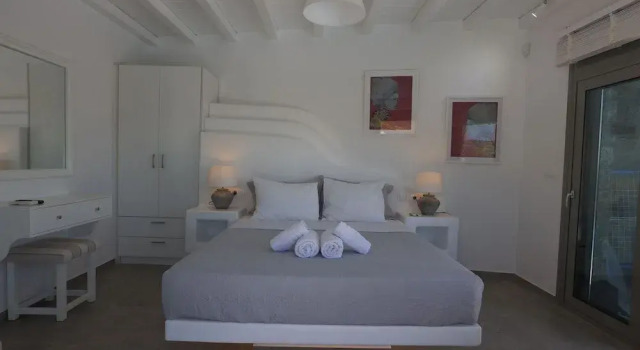 Luxury Villas  by Live&Travel