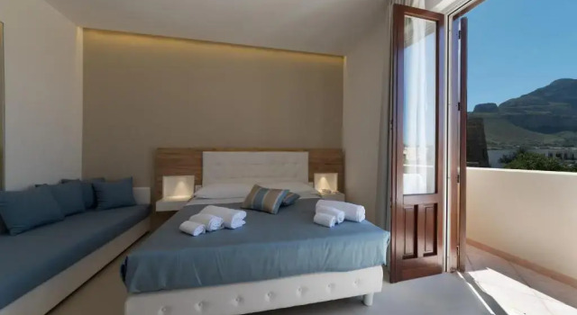 Двухместный номер Standard с балконом Artemide Hotel