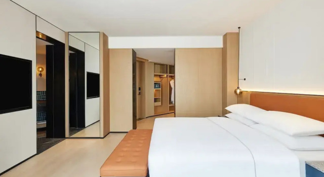 Двухместный люкс с видом на озеро Four Points by Sheraton Dali, Erhai