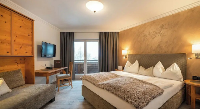 Семейный номер Standard с балконом Hotel Hubertus 4 Sterne