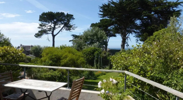 Апартаменты Holiday Flat With sea and Garden View, Just 400m From the Beach in Port-blanc
