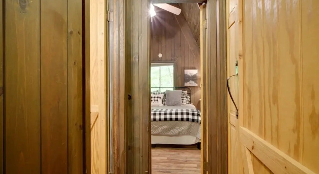 Коттедж Snuggle Inn in the Heart of Chalet Village