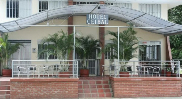 Hotel Ceibal, Забронировать Отель Отели в центре Нейва, в центре, Парковка