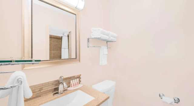 Номер Comfort Americas Best Value Inn by Sonesta