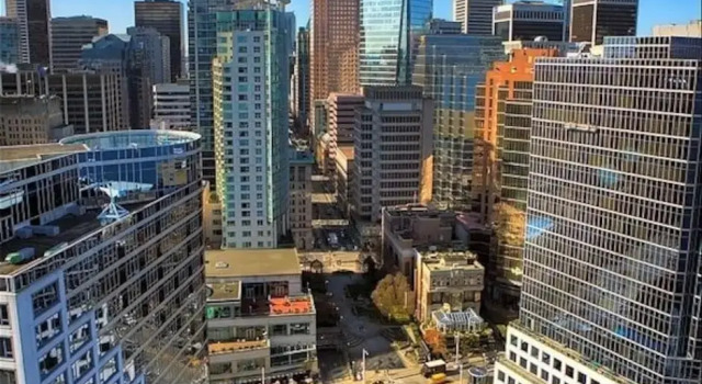 Четырёхместный клубный номер Deluxe с видом на город Pan Pacific Vancouver